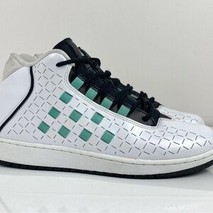 Air Jordan Illusion High-Top Sneakers Size 8Y